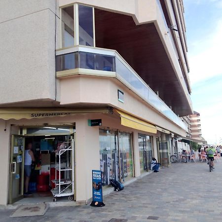 Acogedor Y Amplio Apartamento Familiar A Pie De Playa กาลาเฟลล์ ภายนอก รูปภาพ