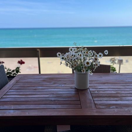 Acogedor Y Amplio Apartamento Familiar A Pie De Playa กาลาเฟลล์ ภายนอก รูปภาพ
