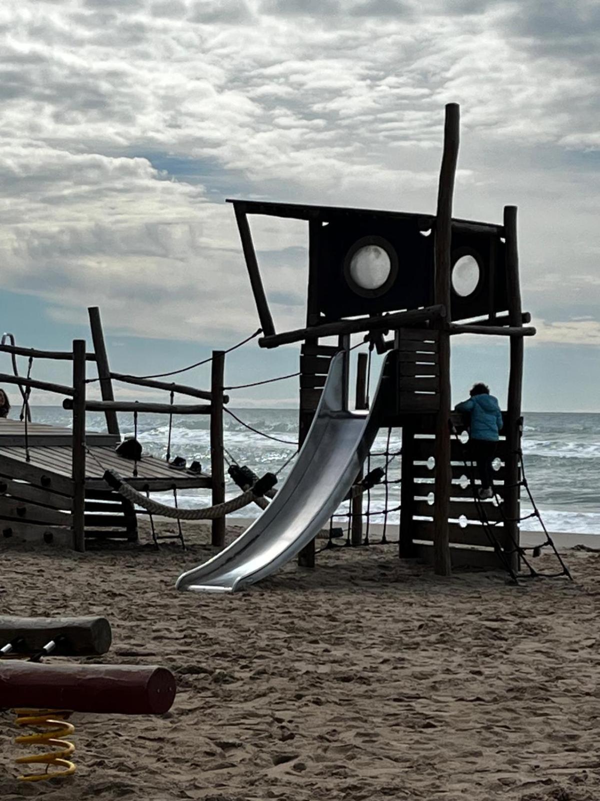 Acogedor Y Amplio Apartamento Familiar A Pie De Playa กาลาเฟลล์ ภายนอก รูปภาพ