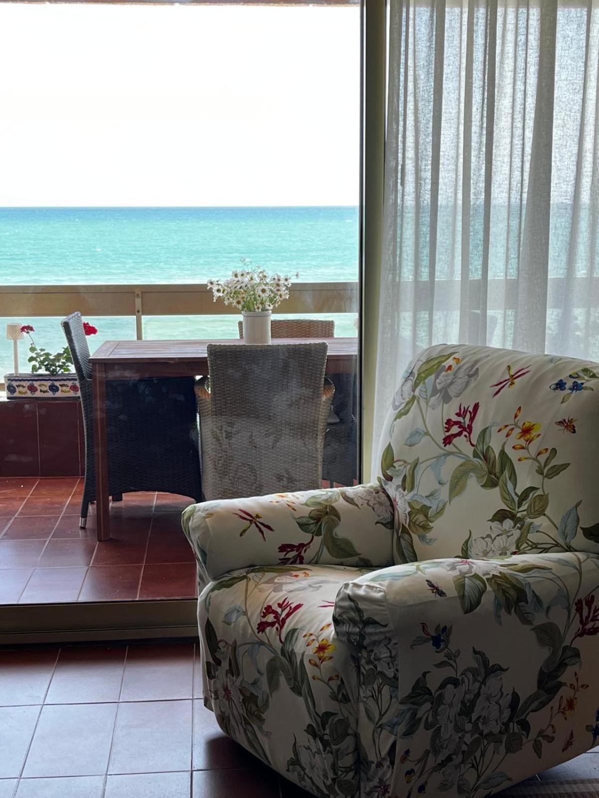 Acogedor Y Amplio Apartamento Familiar A Pie De Playa กาลาเฟลล์ ภายนอก รูปภาพ