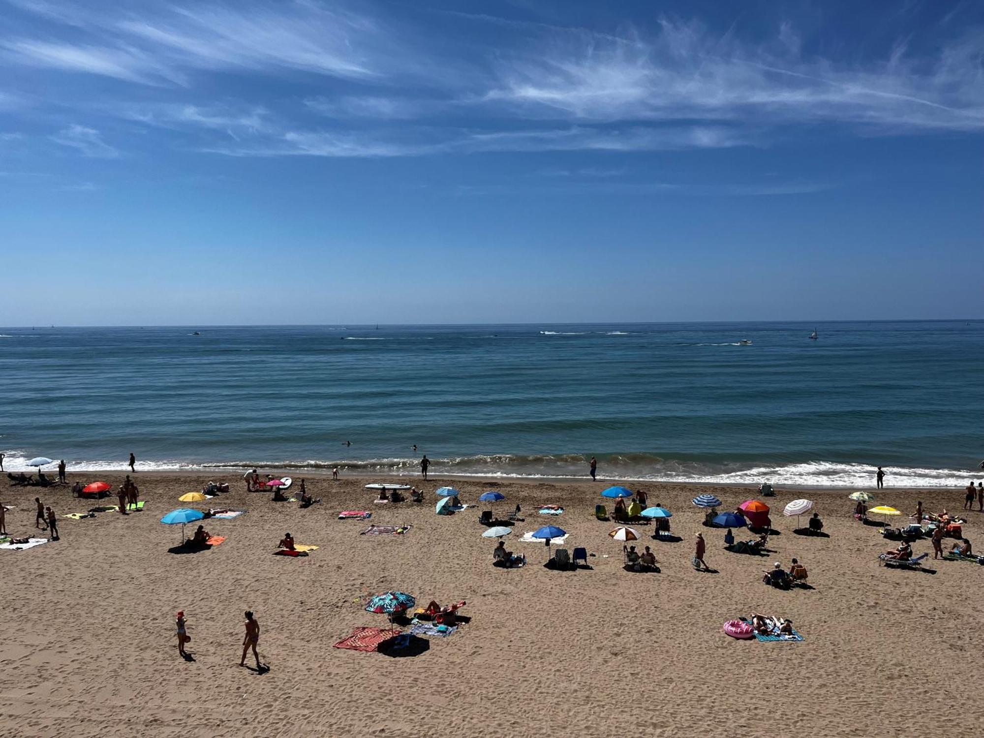Acogedor Y Amplio Apartamento Familiar A Pie De Playa กาลาเฟลล์ ภายนอก รูปภาพ