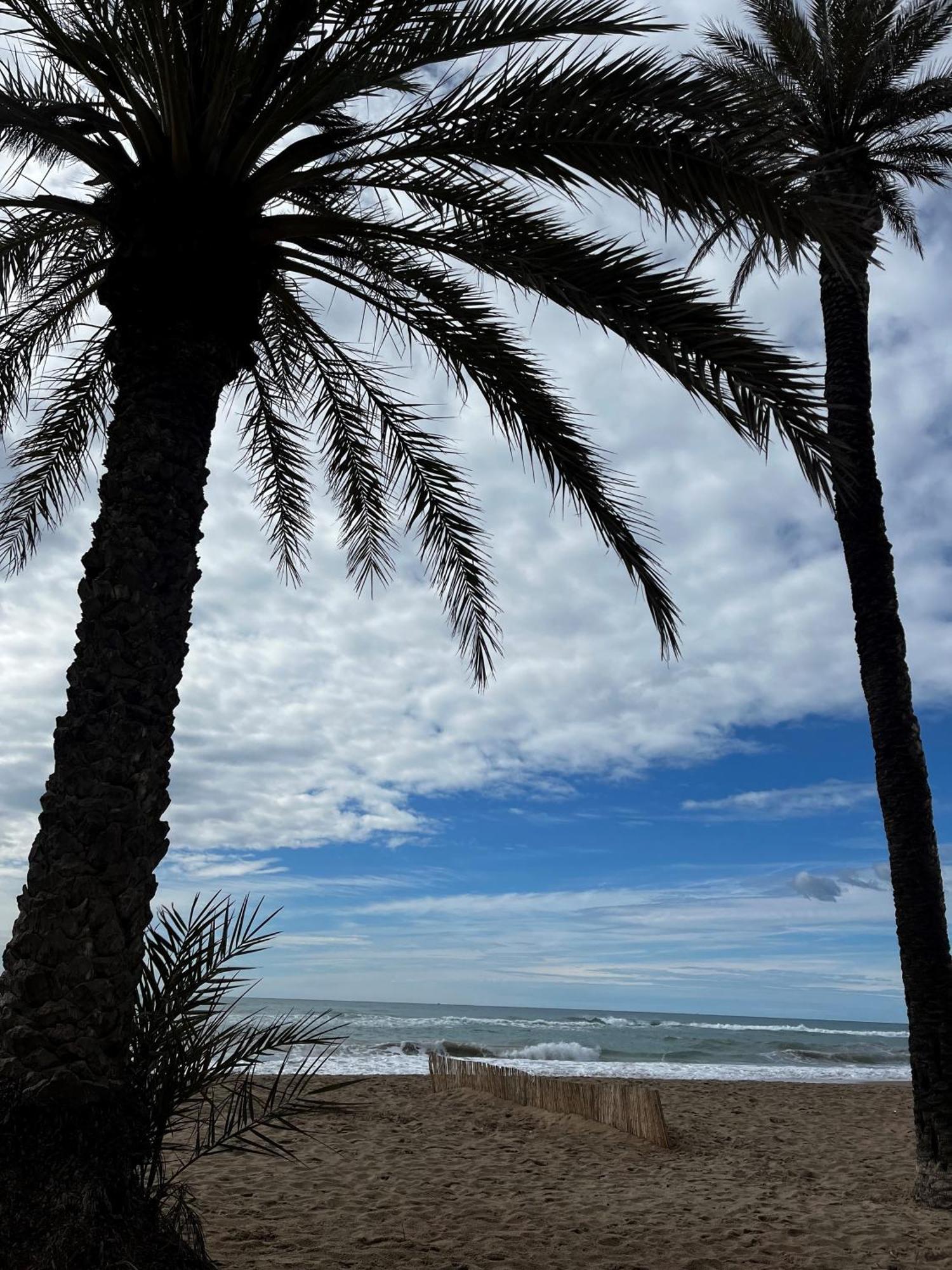 Acogedor Y Amplio Apartamento Familiar A Pie De Playa กาลาเฟลล์ ภายนอก รูปภาพ